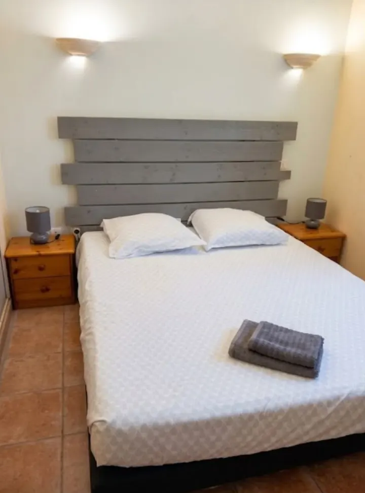 Double bedroom with grey headboard